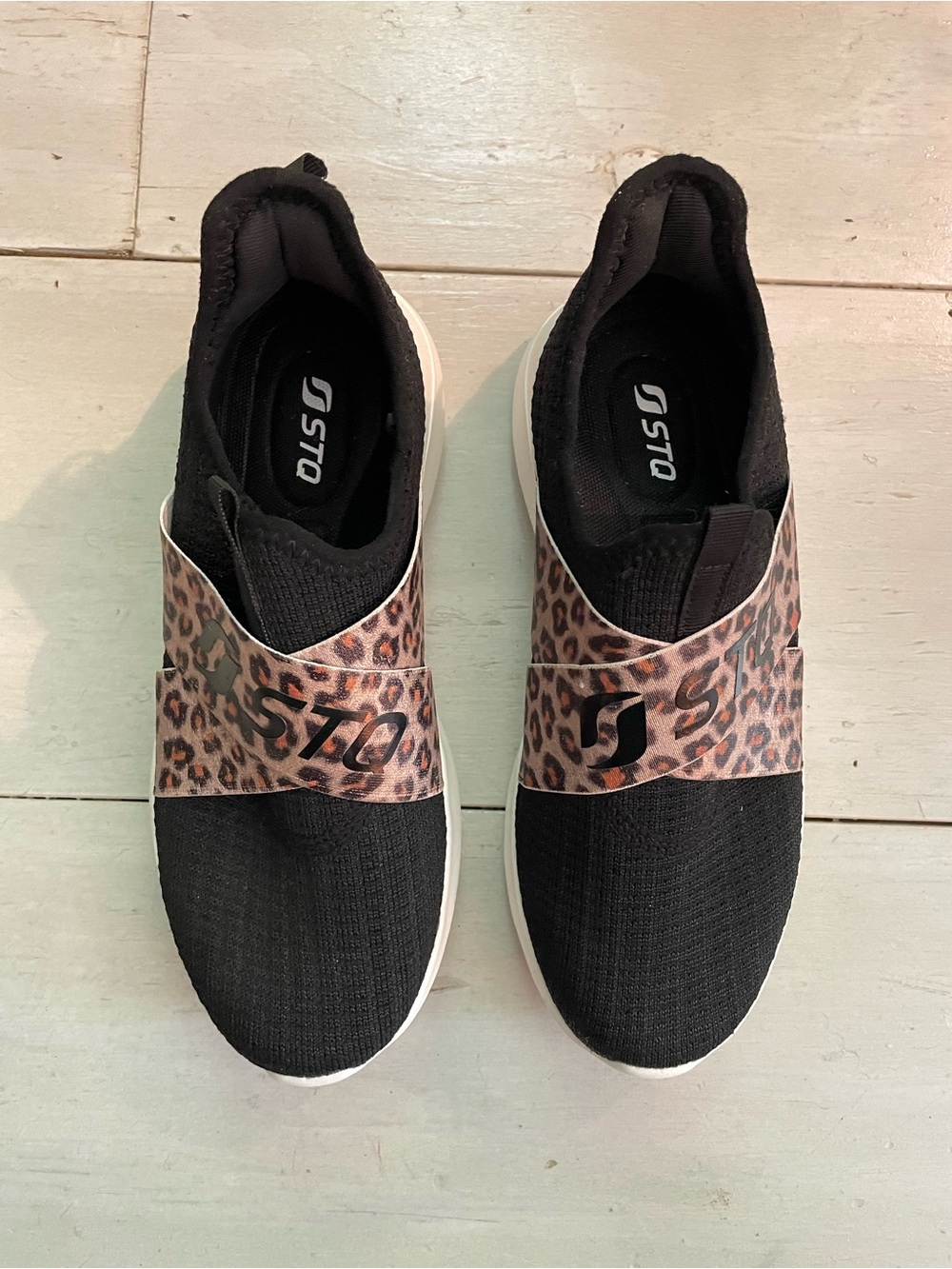 STQ Leopard Print Black Slip-On Women's Stretch Sneakers Size 7.5 Lightweight - Picture 2 of 7
